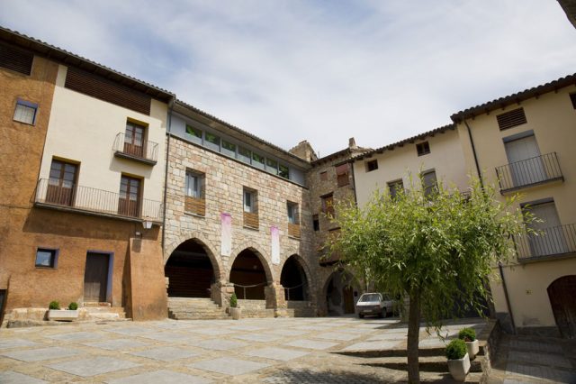 Plaza-principal-Casa-Grabiel-turismo-de-Areny-de-Noguera-Aragón